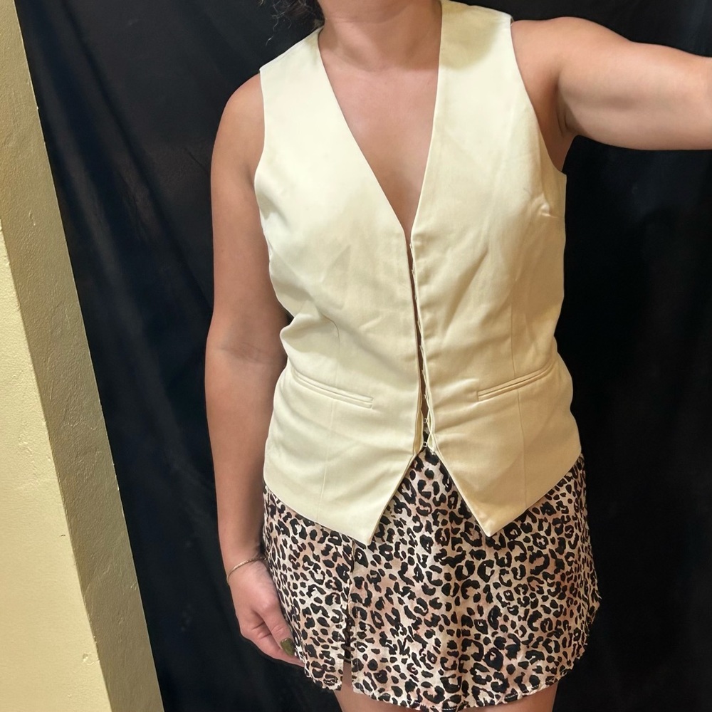 ASOS Design Butter Yellow Vest Size 4 Lined Waistcoat Tailored Hook Eye Closure